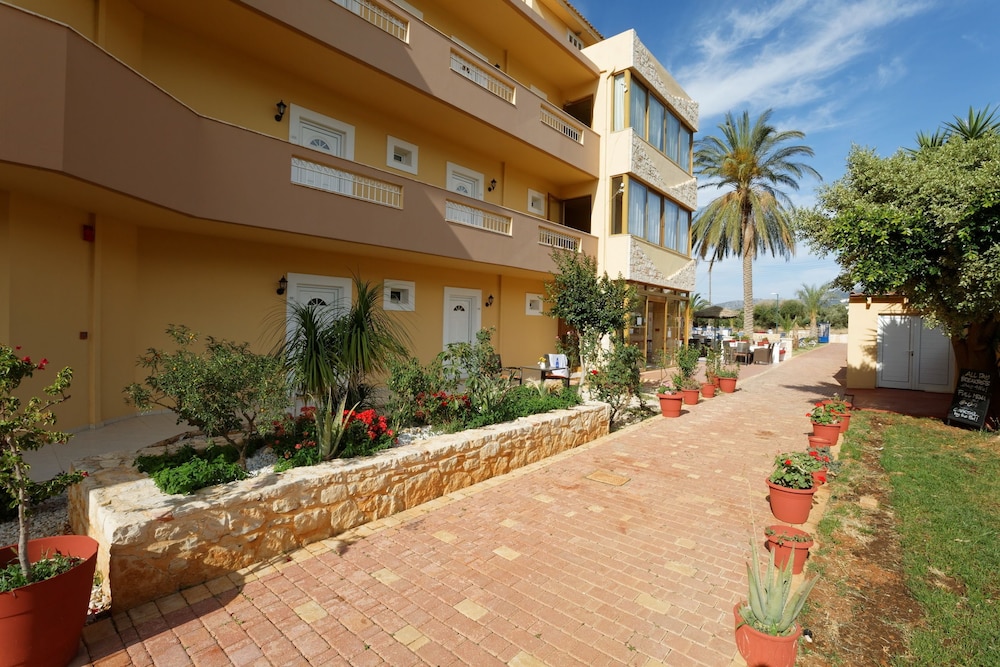 Danelis Studios and Apartments — Hotel building in Malia