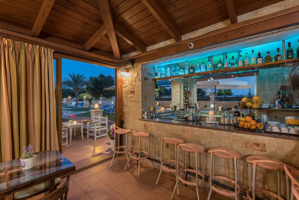 Danelis Studios and Apartments — Restaurant & bars in Malia