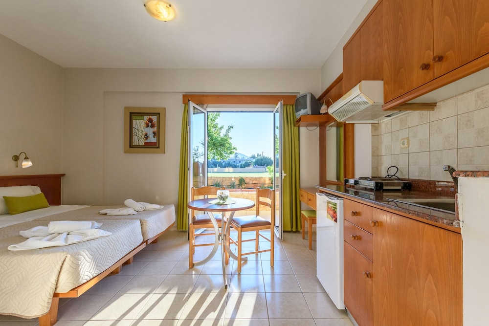 Danelis Studios and Apartments — Hotel rooms in Malia