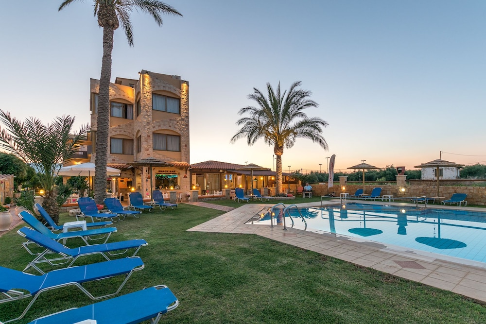 Danelis Studios and Apartments — Swimming pool in Malia
