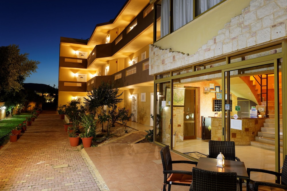 Danelis Studios and Apartments — Hotel building in Malia