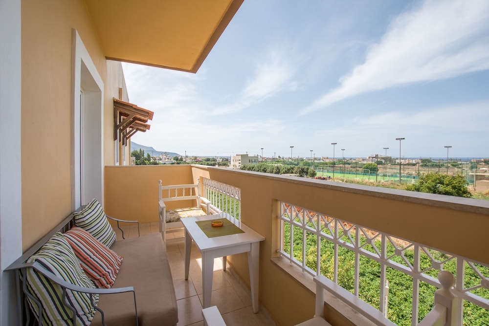 Danelis Studios and Apartments — Hotel rooms in Malia