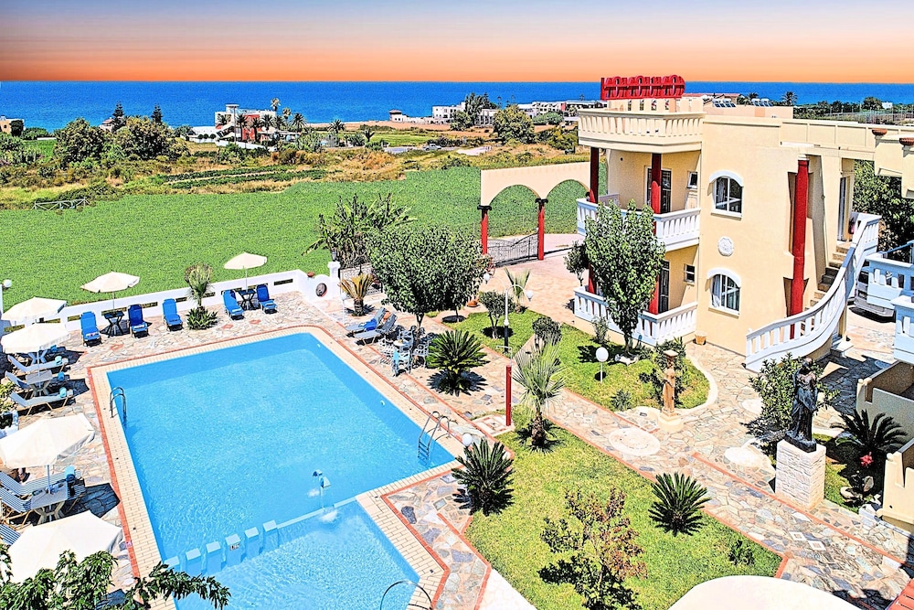 Palladion — Swimming pool in Georgioupolis