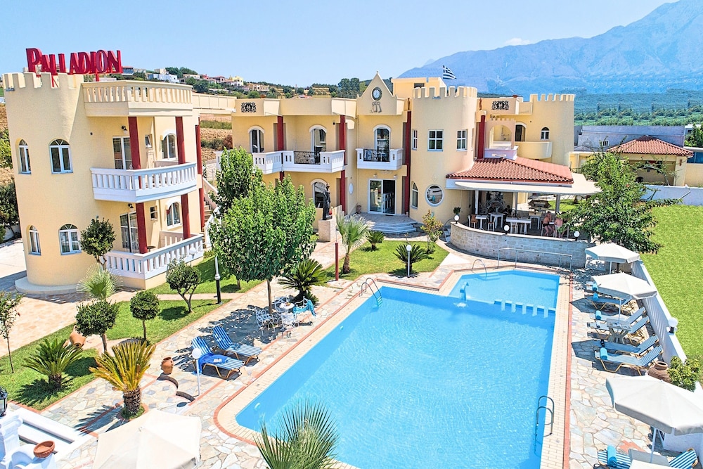 Palladion — Swimming pool in Georgioupolis