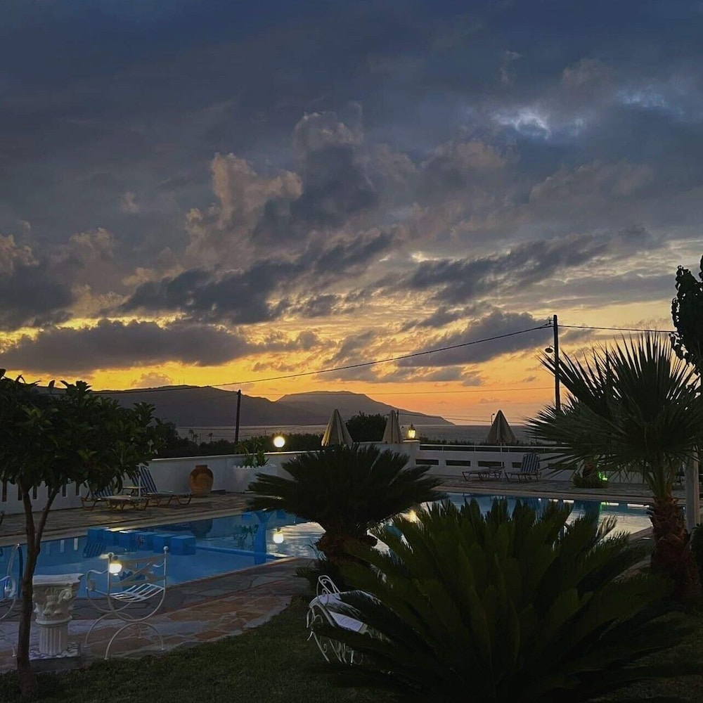 Palladion — Swimming pool in Georgioupolis