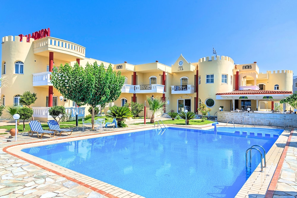 Palladion — Swimming pool in Georgioupolis
