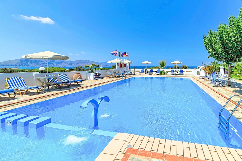 Palladion — Swimming pool in Georgioupolis