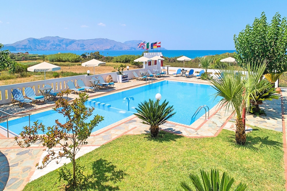 Palladion — Swimming pool in Georgioupolis
