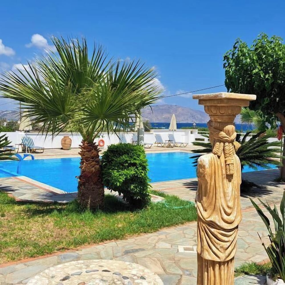 Palladion — Swimming pool in Georgioupolis