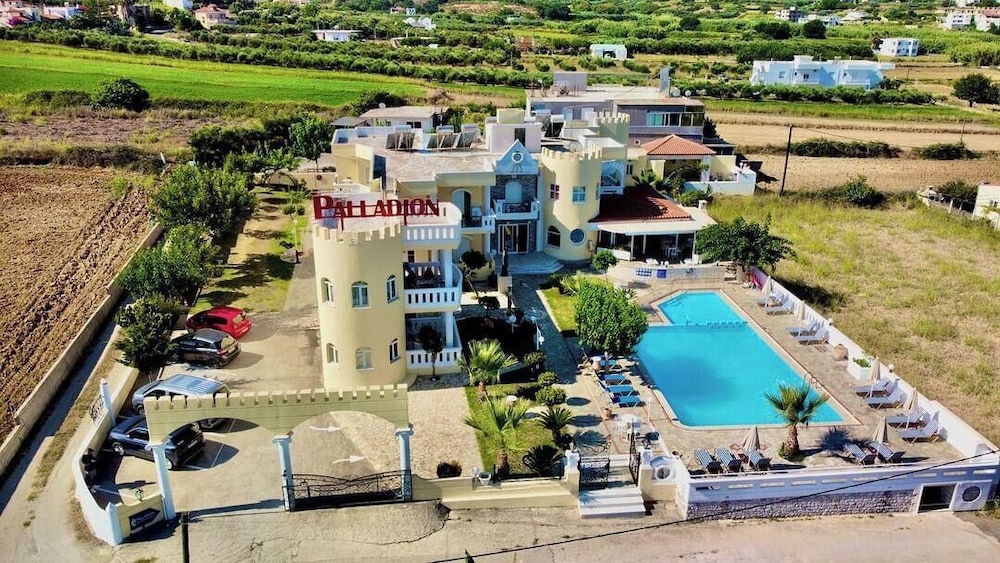 Palladion — Hotel building in Georgioupolis