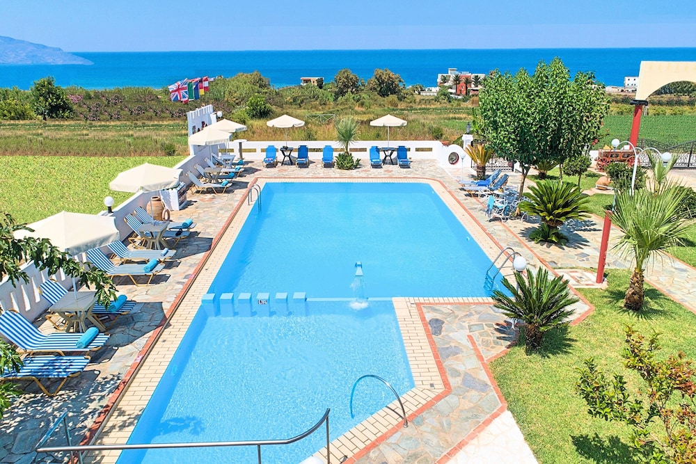 Palladion — Swimming pool in Georgioupolis