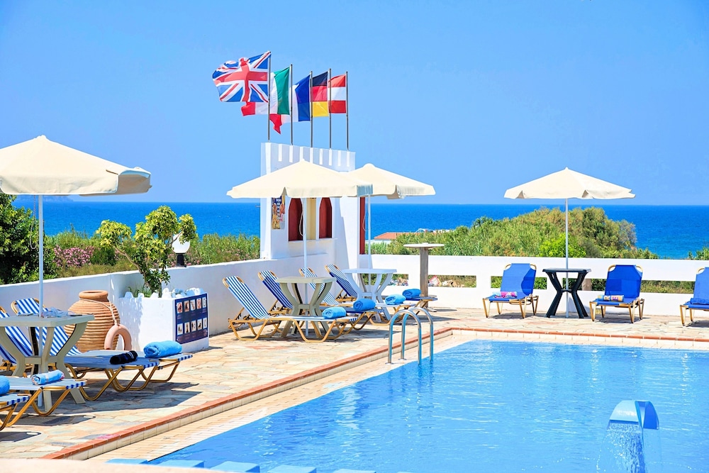 Palladion — Swimming pool in Georgioupolis