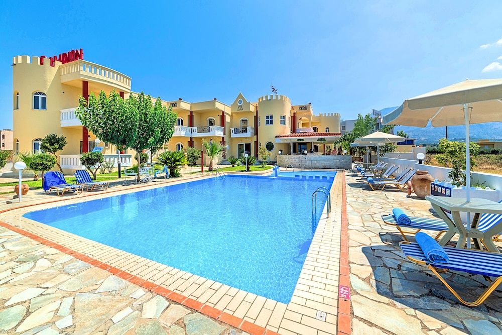 Palladion — Swimming pool in Georgioupolis