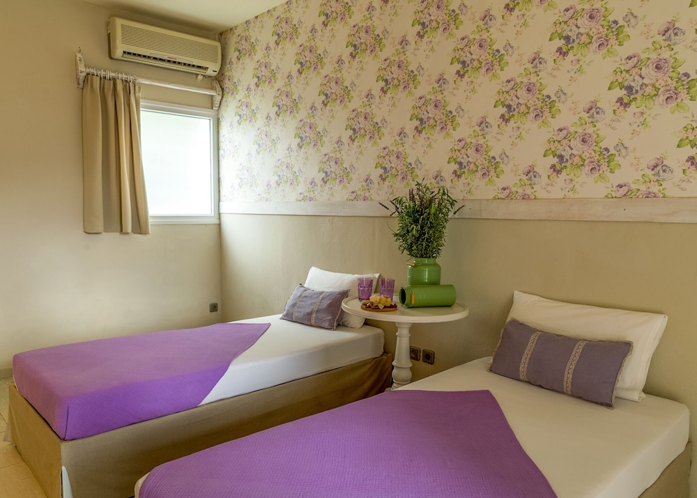 Golden Sun — Hotel rooms in Malia