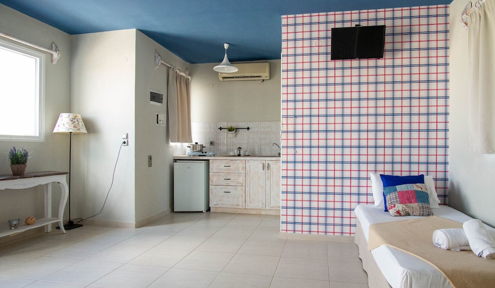 Golden Sun — Hotel rooms in Malia