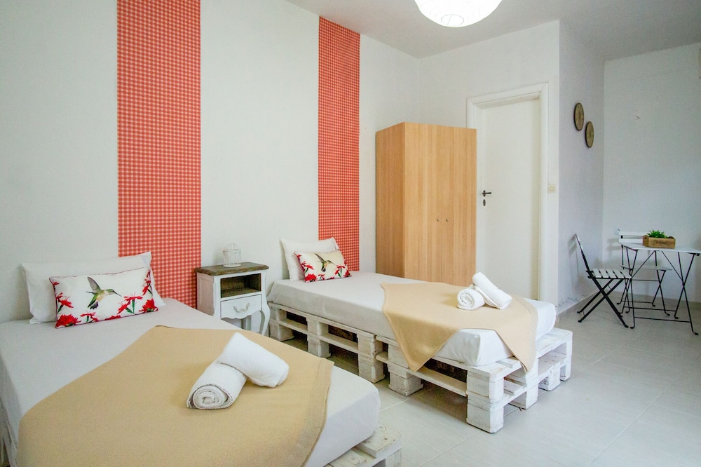 Golden Sun — Hotel rooms in Malia