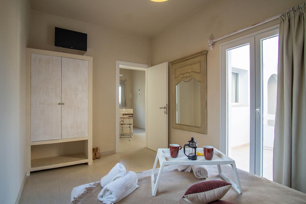 Golden Sun — Hotel rooms in Malia