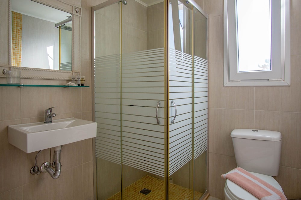 Golden Sun — Hotel rooms in Malia