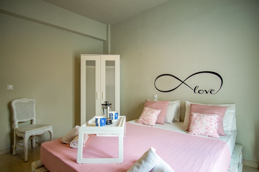 Golden Sun — Hotel rooms in Malia