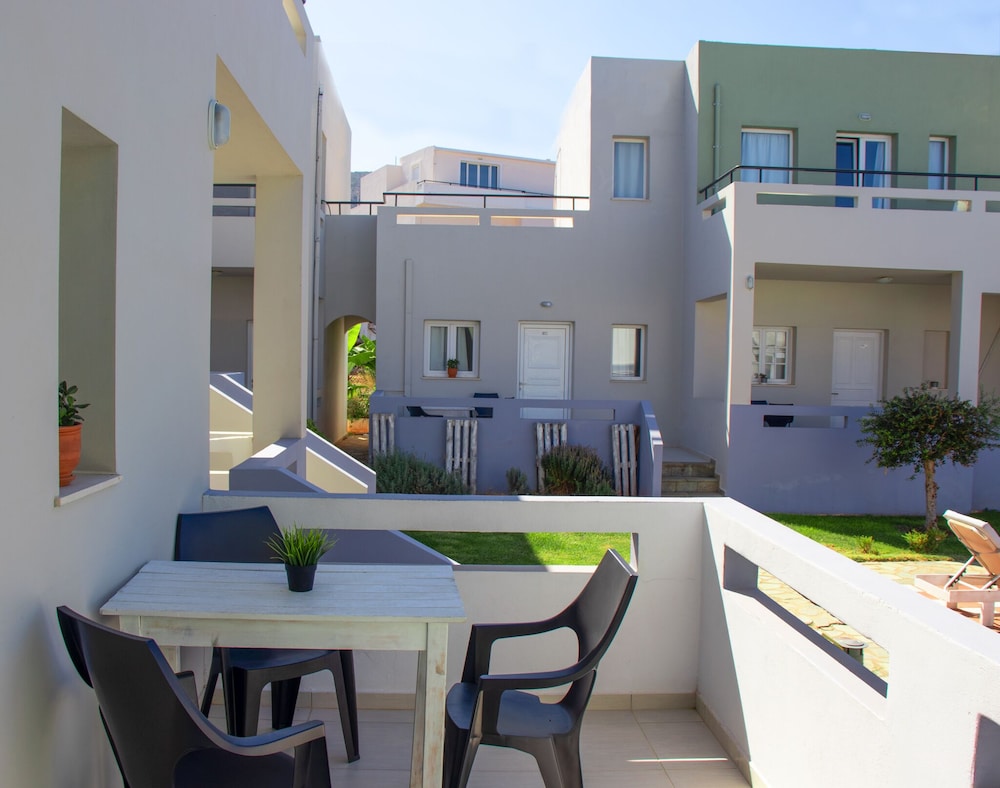 Golden Sun — Hotel building in Malia