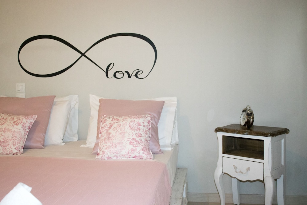 Golden Sun — Hotel rooms in Malia