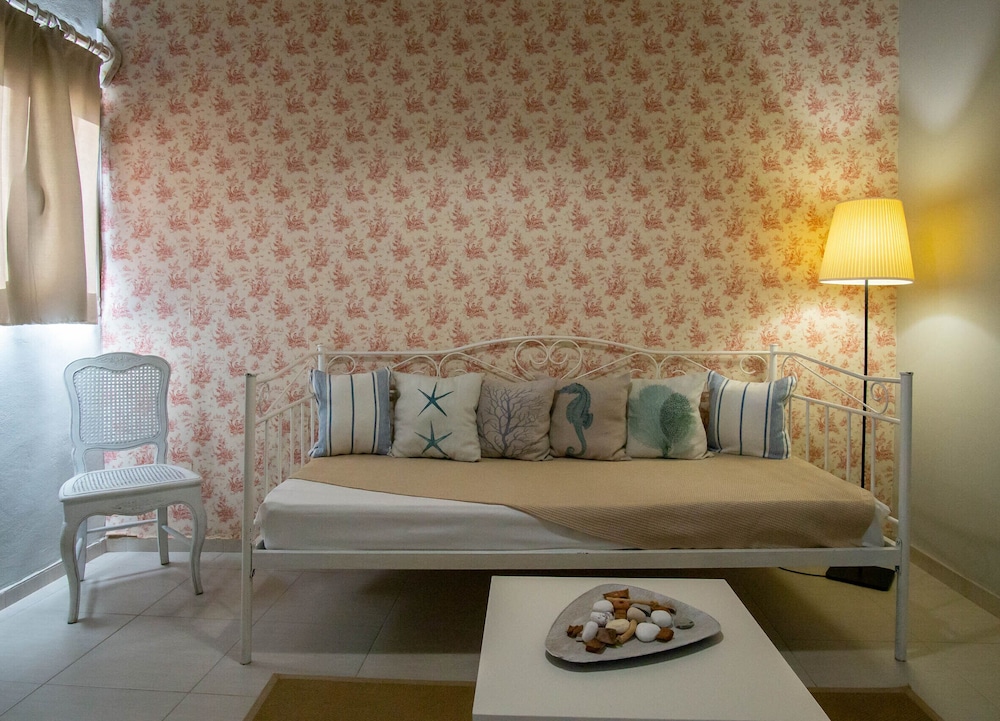 Golden Sun — Hotel rooms in Malia