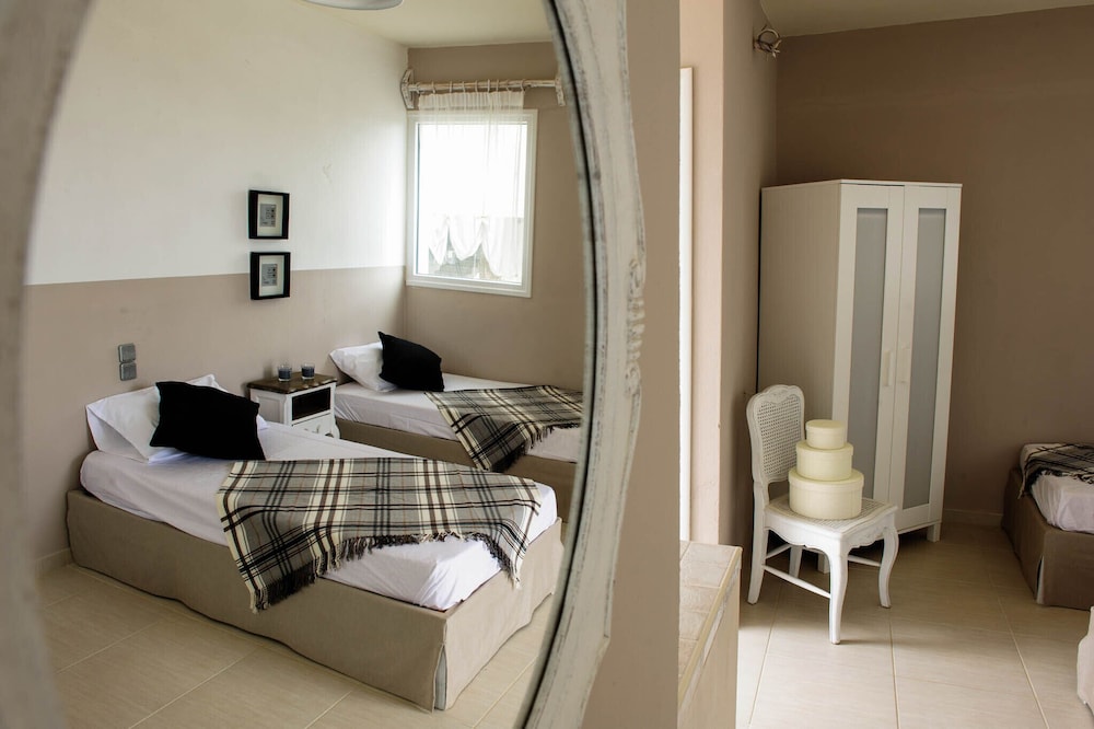 Golden Sun — Hotel rooms in Malia