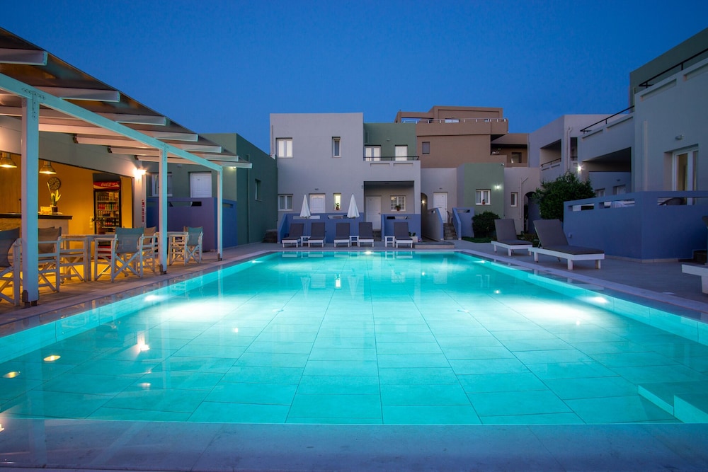 Golden Sun — Swimming pool in Malia