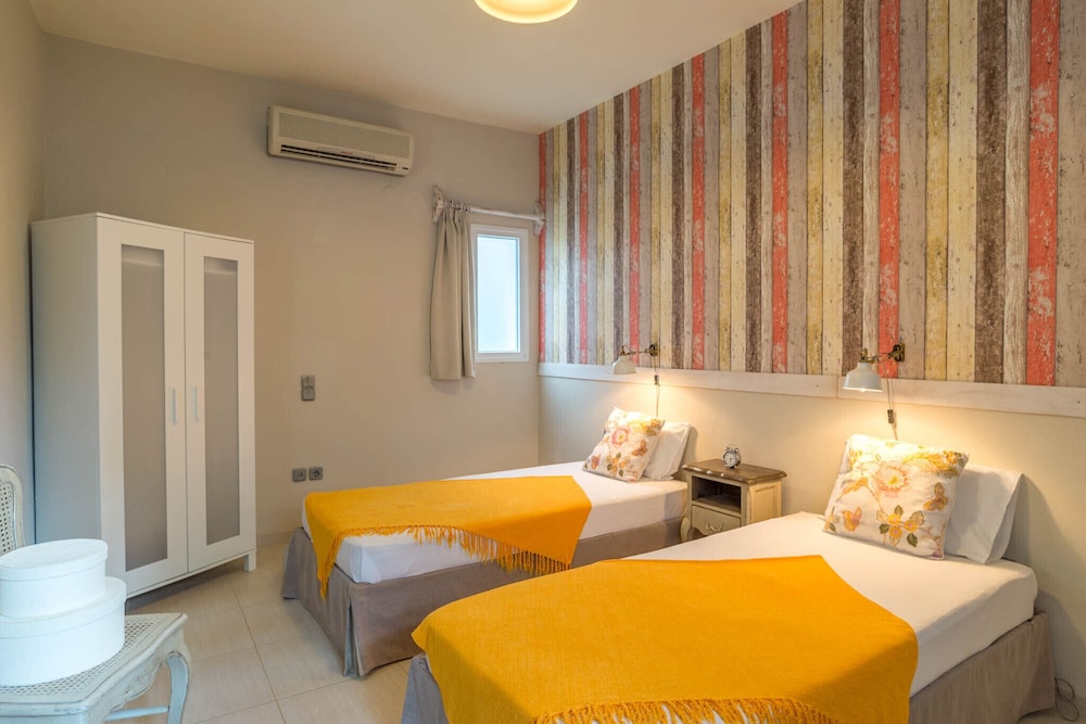 Golden Sun — Hotel rooms in Malia