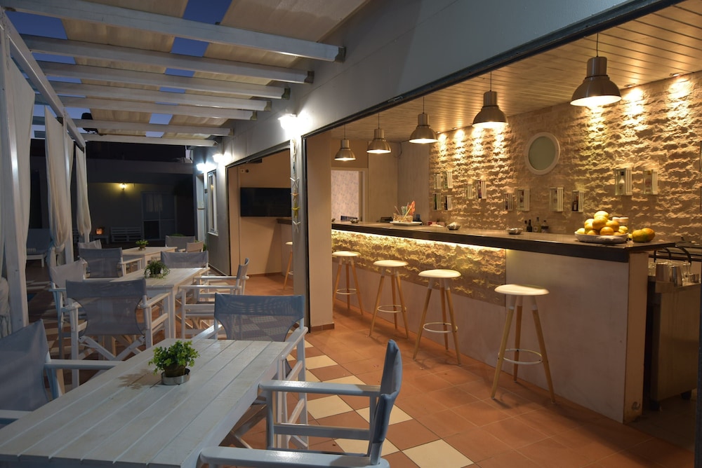 Golden Sun — Restaurant & bars in Malia