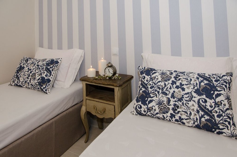 Golden Sun — Hotel rooms in Malia