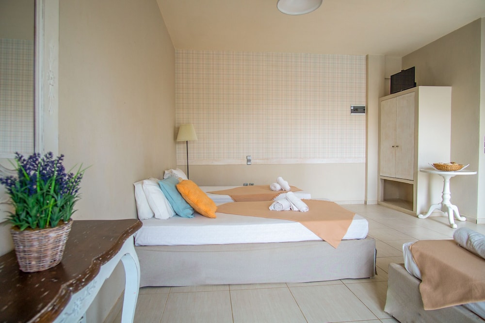 Golden Sun — Hotel rooms in Malia