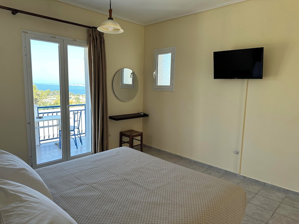 Liberatos Village — Hotel rooms in Lassi, Ionian Islands