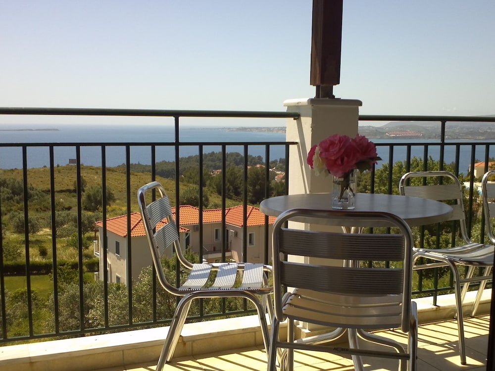 Liberatos Village — Hotel rooms in Lassi, Ionian Islands