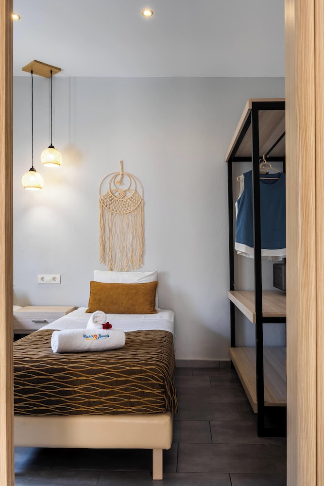 Kastro Beach Apartments — Hotel rooms in Malia