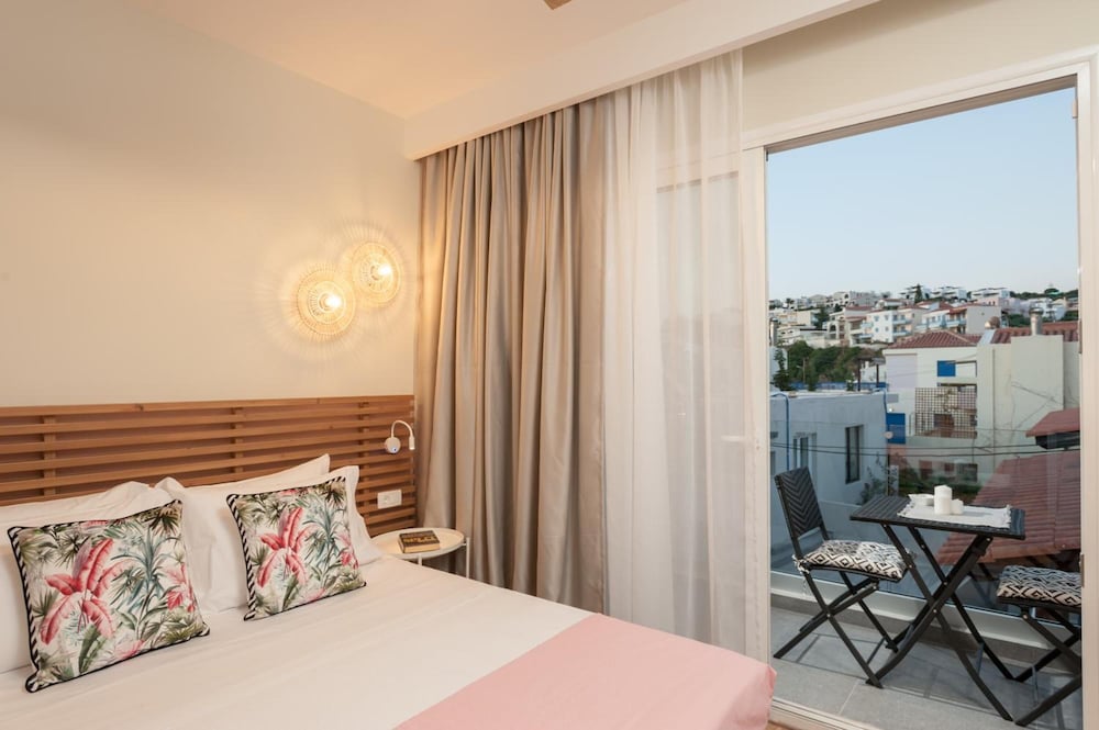 Kastro Beach Apartments — Hotel rooms in Malia