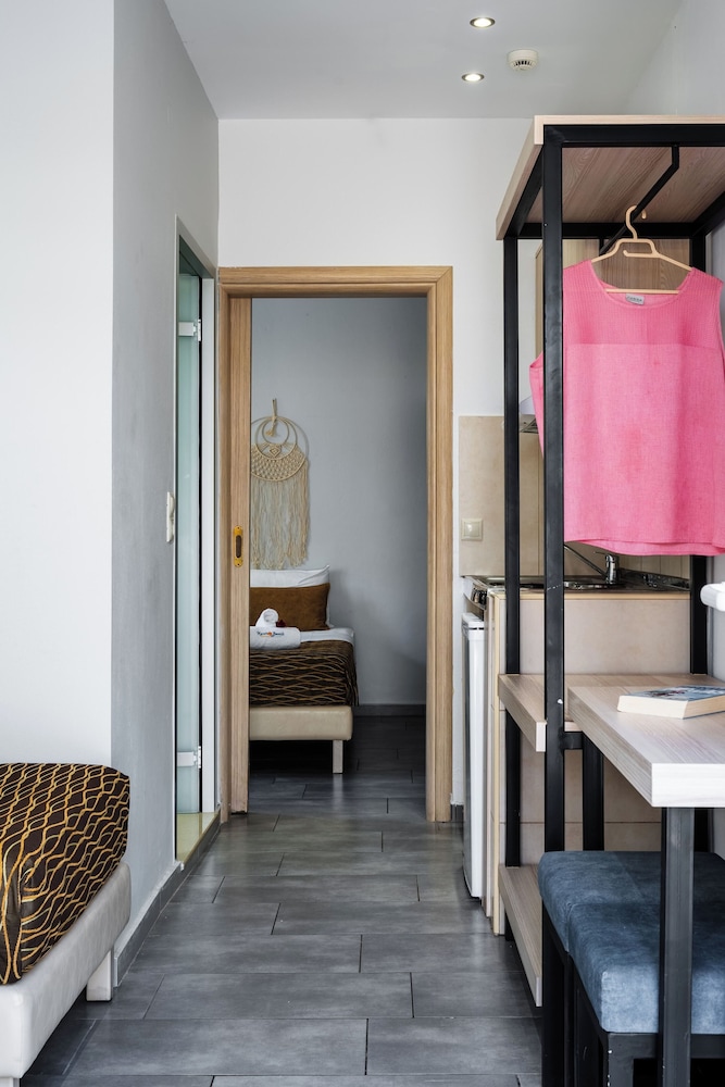 Kastro Beach Apartments — Hotel rooms in Malia