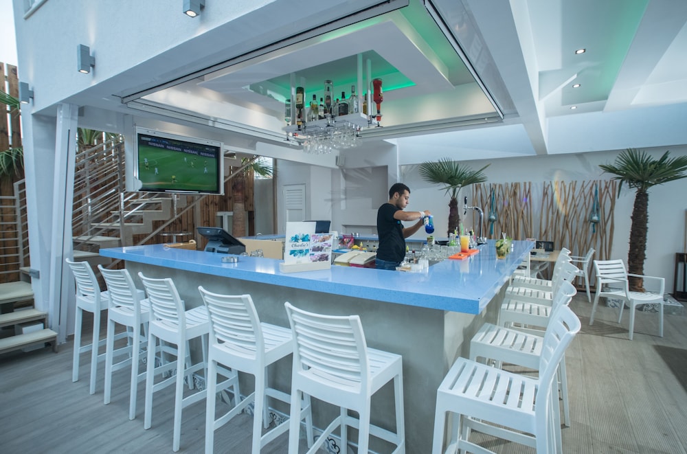 Kastro Beach Apartments — Restaurant & bars in Malia