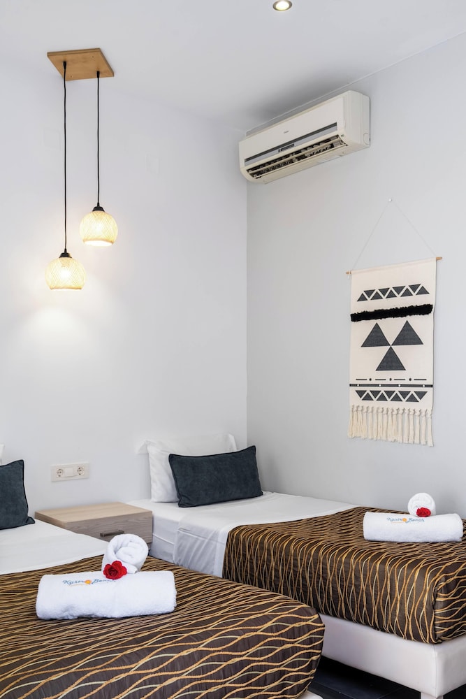 Kastro Beach Apartments — Hotel rooms in Malia