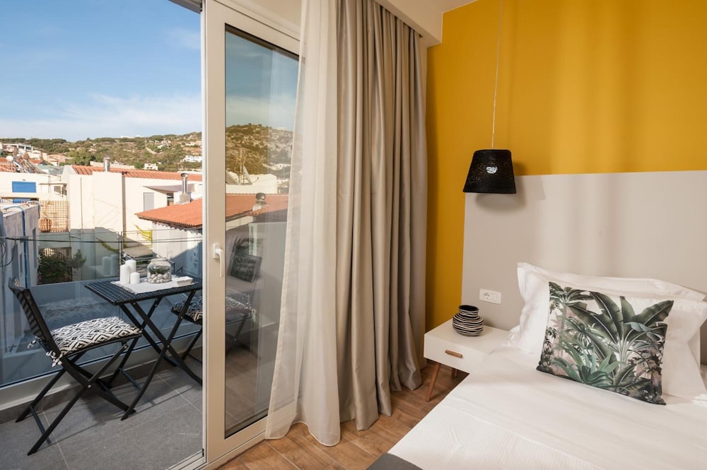 Kastro Beach Apartments — Hotel rooms in Malia