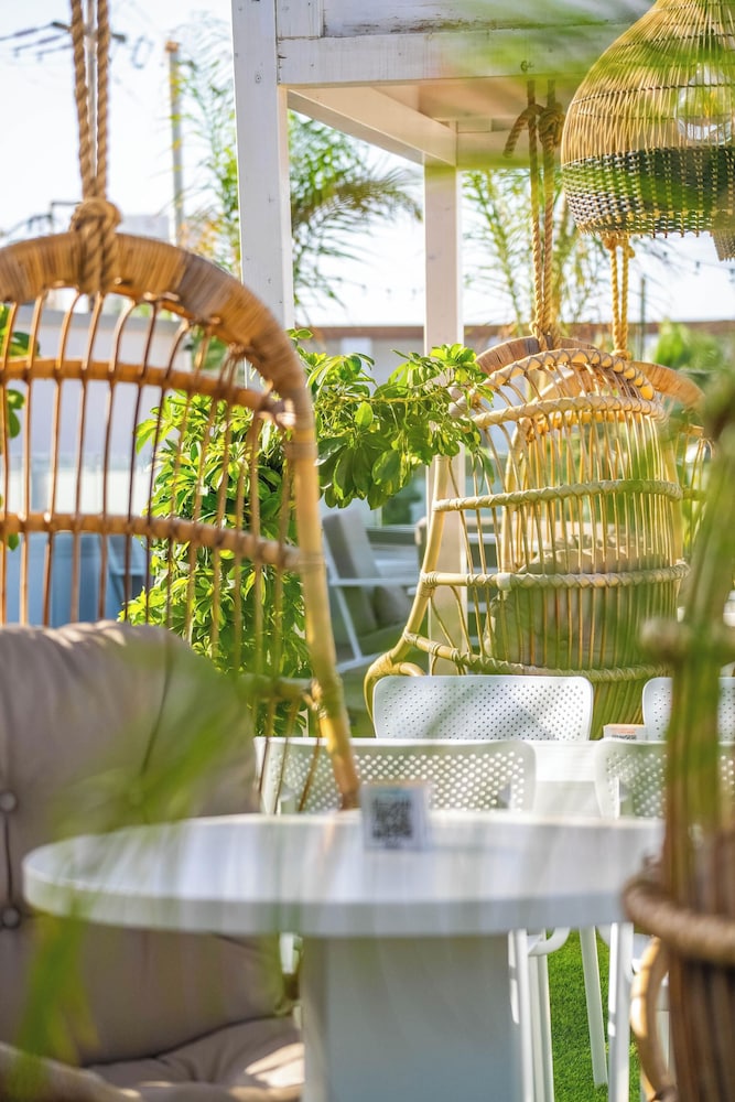 Kastro Beach Apartments — Restaurant & bars in Malia