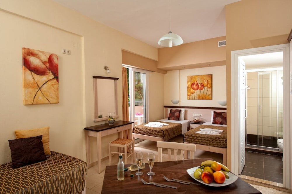 Kastro Beach Apartments — Hotel rooms in Malia