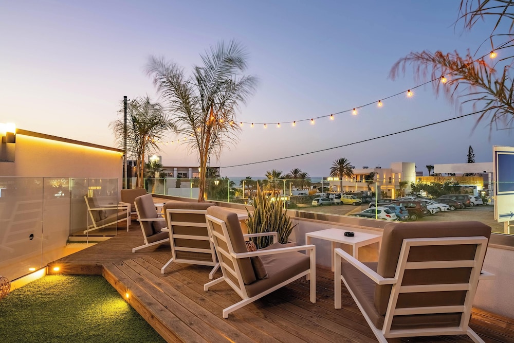 Kastro Beach Apartments — Restaurant & bars in Malia