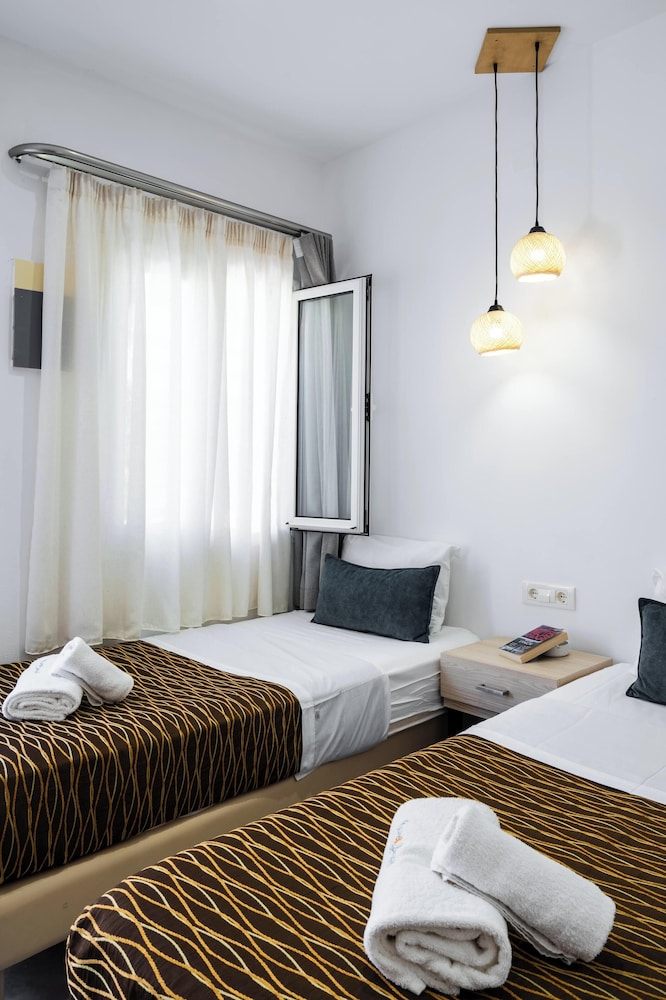 Kastro Beach Apartments — Hotel rooms in Malia