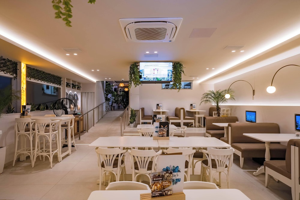 Kastro Beach Apartments — Restaurant & bars in Malia