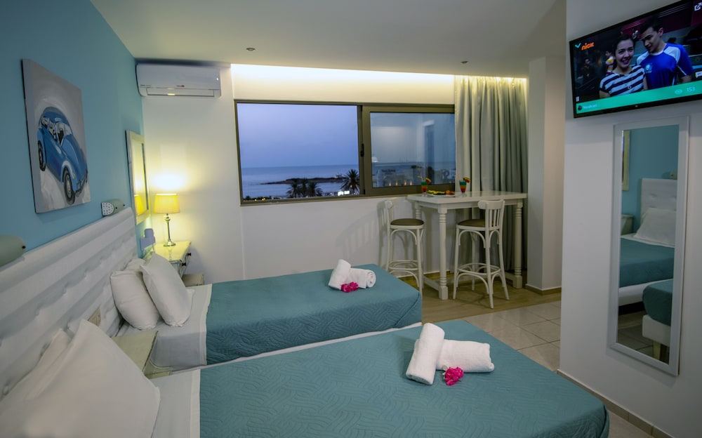Kastro Beach Apartments — Hotel rooms in Malia