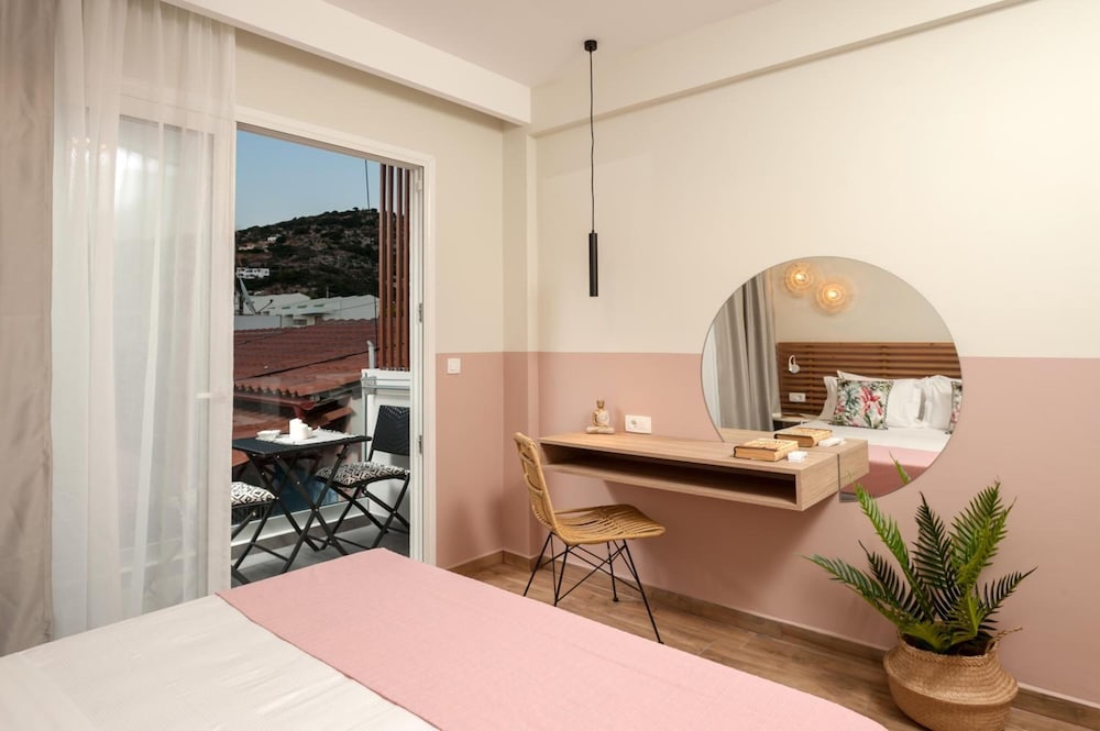 Kastro Beach Apartments — Hotel rooms in Malia