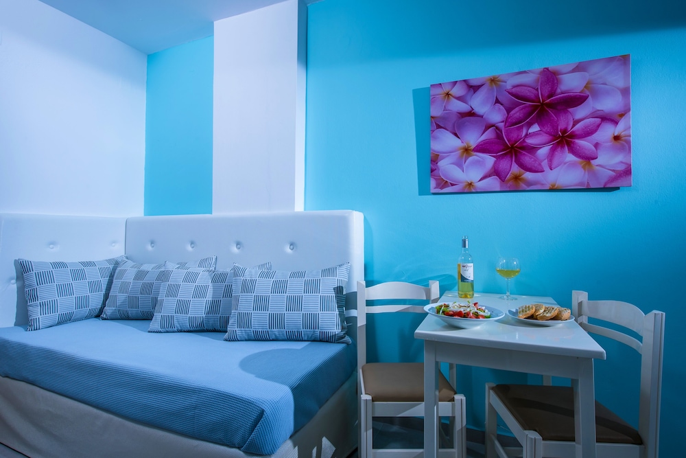 Kastro Beach Apartments — Hotel rooms in Malia