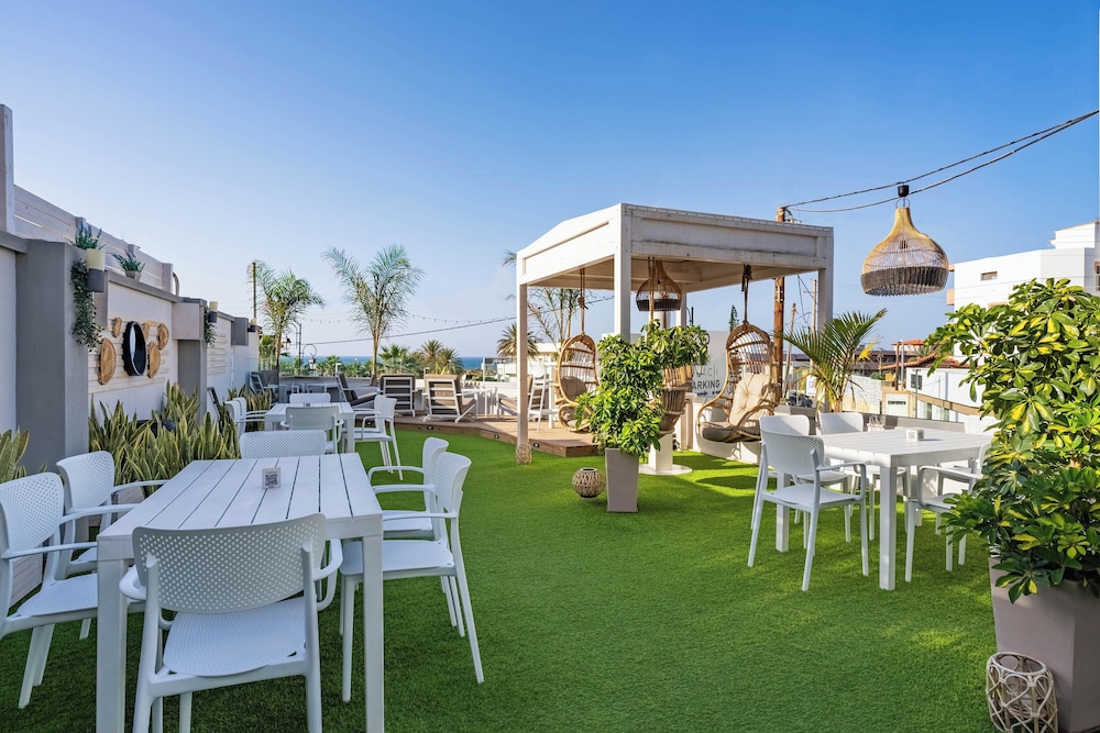 Kastro Beach Apartments — Restaurant & bars in Malia