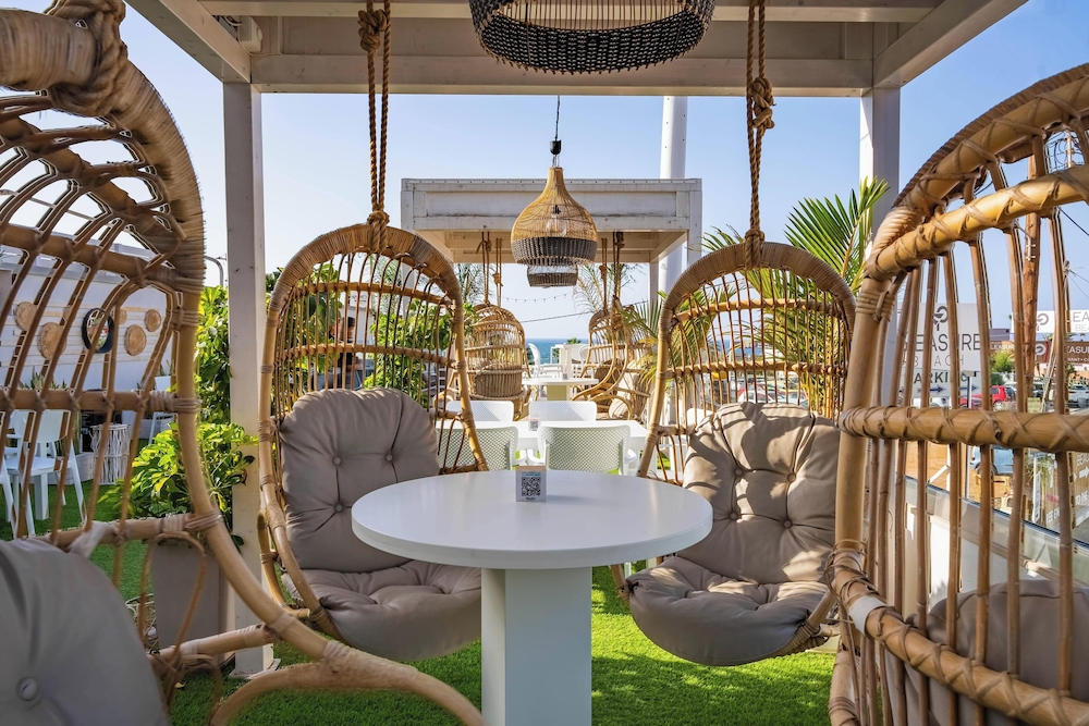 Kastro Beach Apartments — Restaurant & bars in Malia